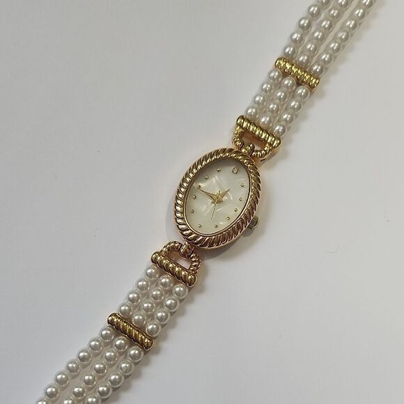 Vintage Gold Tone and Faux Pearl Women\'s Watch main image 5